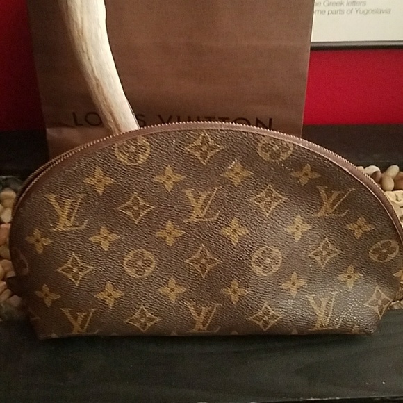 Louis Vuitton Handbags - Authentic Louis Vuitton Trousse Demi Ronde bag